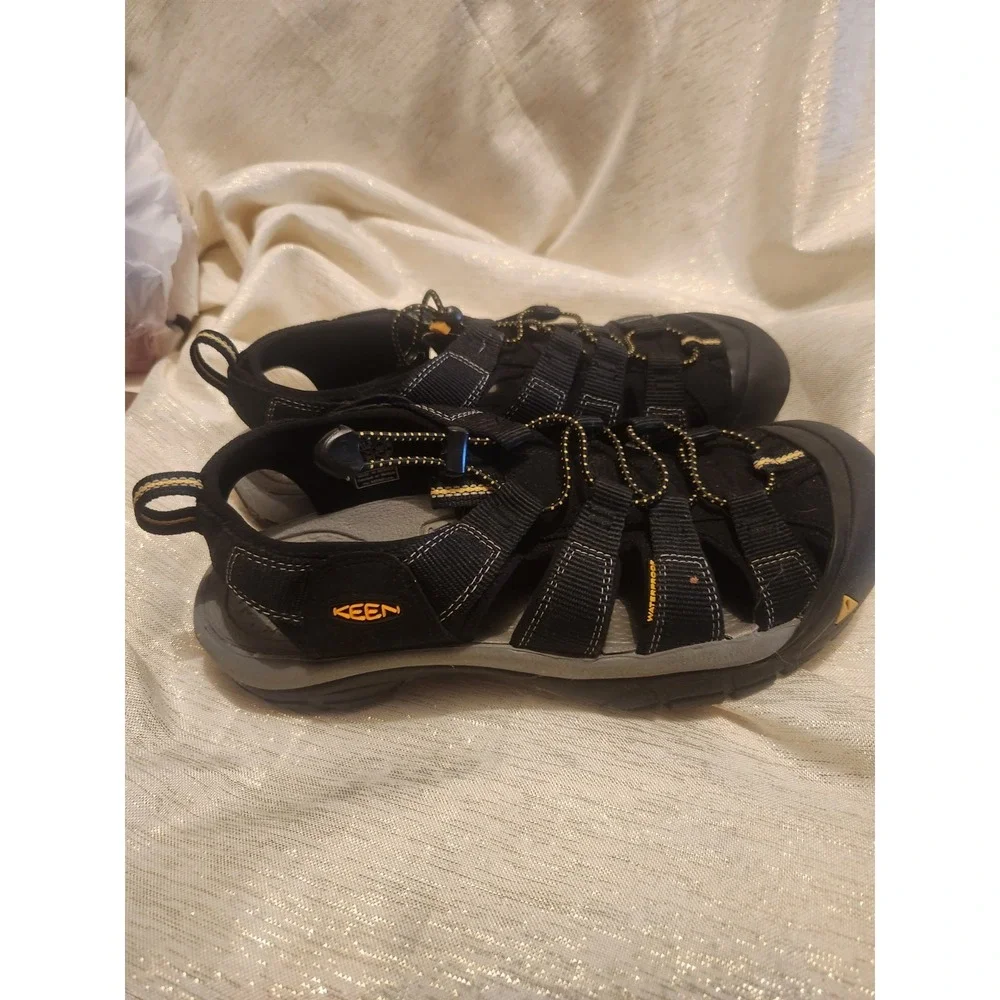 Men's Keen Newport H2 Water Sport Shoes Sandals Closed Toe Black Size 11.5